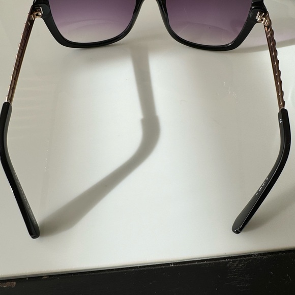 Beautiful tint oversized Balmain black sunglasses - Picture 4 of 5